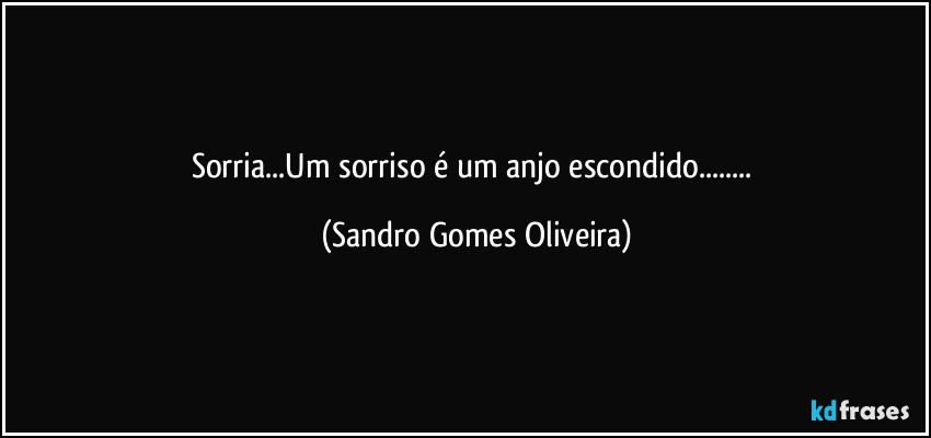 Sorria...Um sorriso é um anjo escondido... (Sandro Gomes Oliveira)